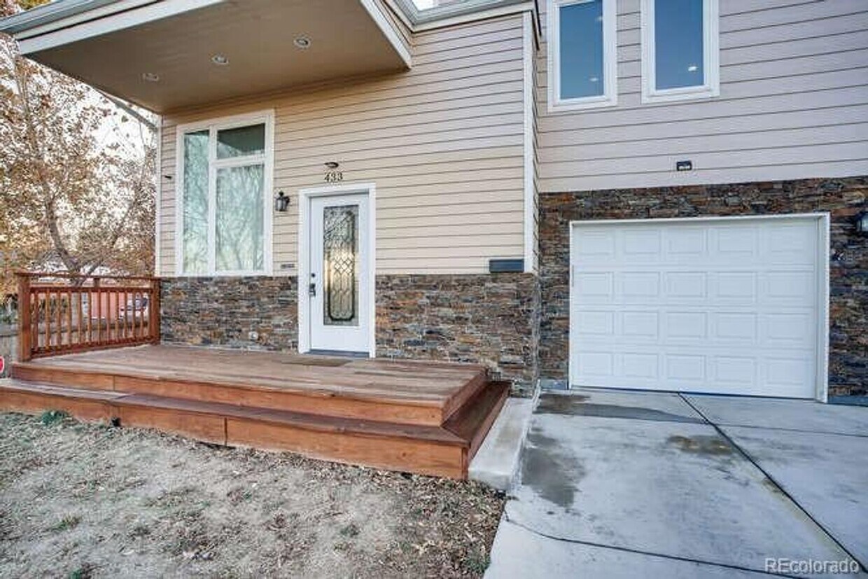 Primary Photo - Updated Contemporary Designed Home! Great ...
