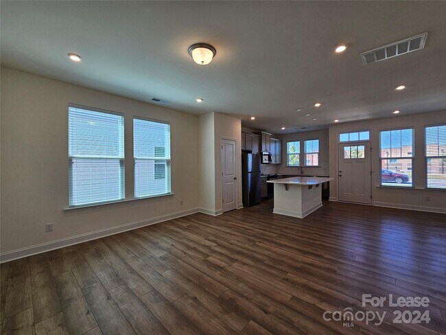 Foto del edificio - 1027 S Point Rd