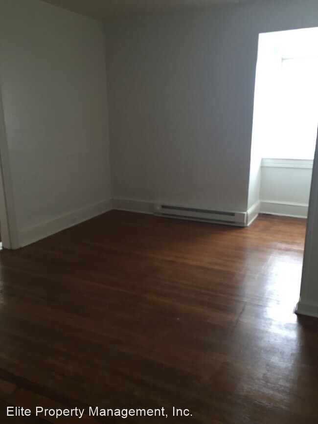 Building Photo - 2 br, 1 bath House - 330 N. Beaver St., 3r...