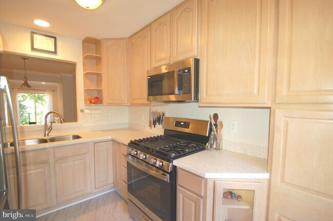 Foto del edificio - 539 Tschiffely Square Rd