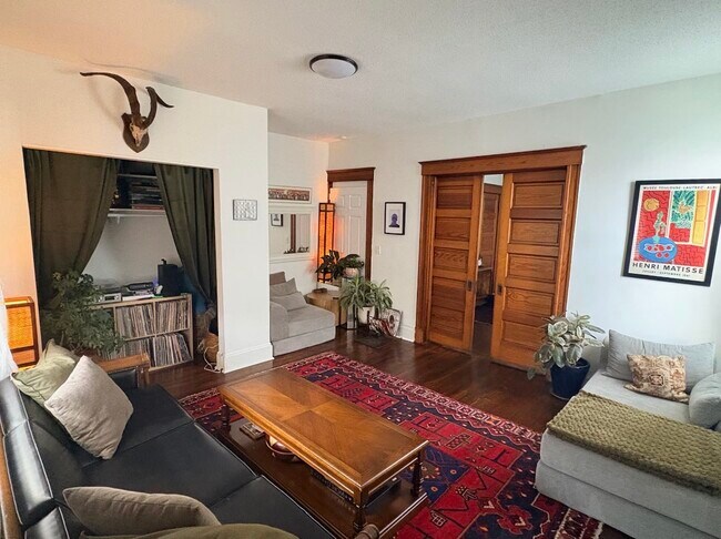Foto del edificio - 3453 Woodburn Ave