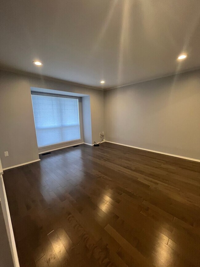 Building Photo - Lovely 4 BR/3.5 BA Townhome in Ellicott City!
