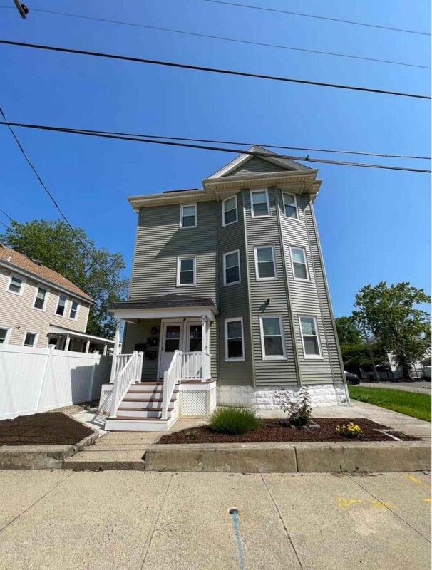 71 Fairview Ave Unit 1, Pawtucket, RI 02860 Room for Rent in