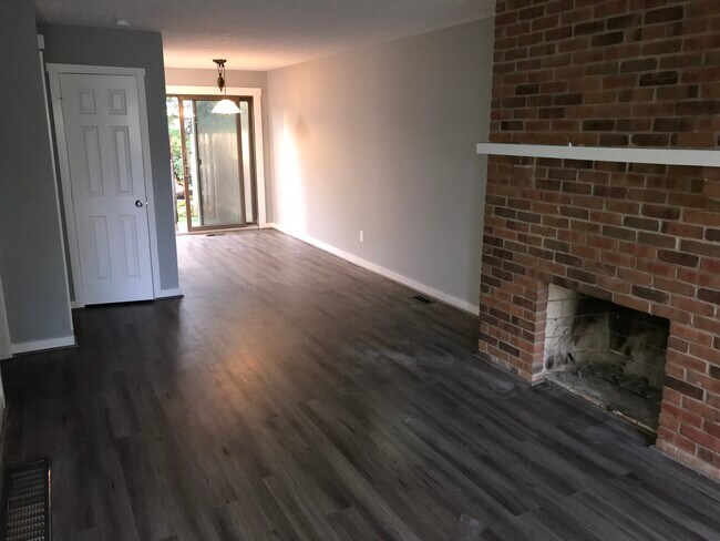 Eating Area off Kitchen - 448 Edinburgh Rd