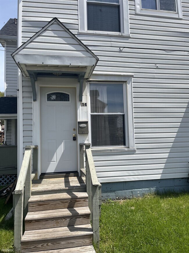 Building Photo - 1 br, 1 bath Duplex - 114 West Madison Ave...