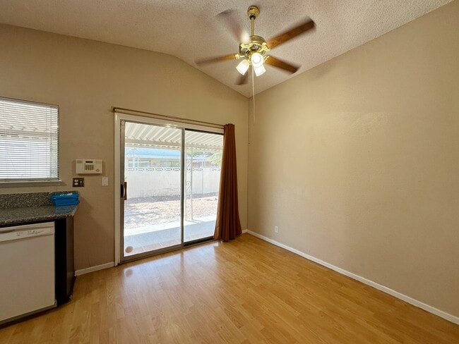 Building Photo - 2321 Valley Dr