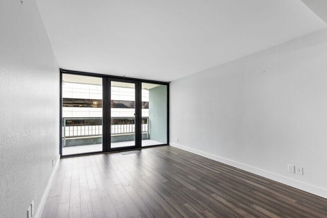 Foto del edificio - 111 SW Harrison St
