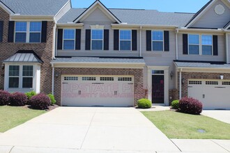 Building Photo - 204 Alderside Pl