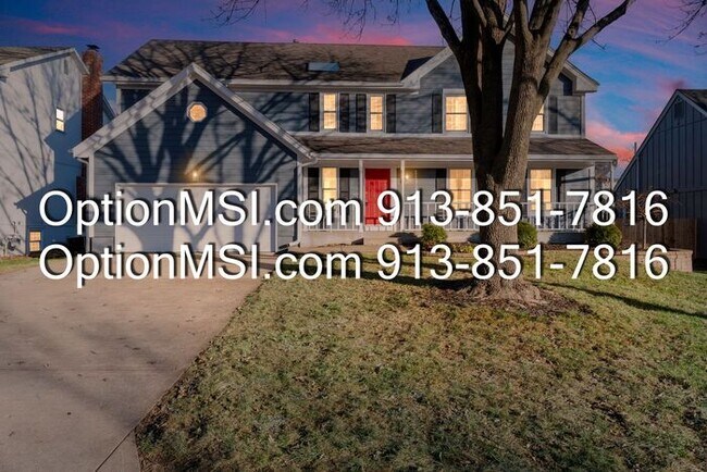 Foto del edificio - Welcome home to this charming two-story in South Woods subdivision