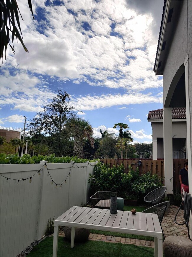 Building Photo - 8041 NW 114th Pl  N/A Doral Fl 33178