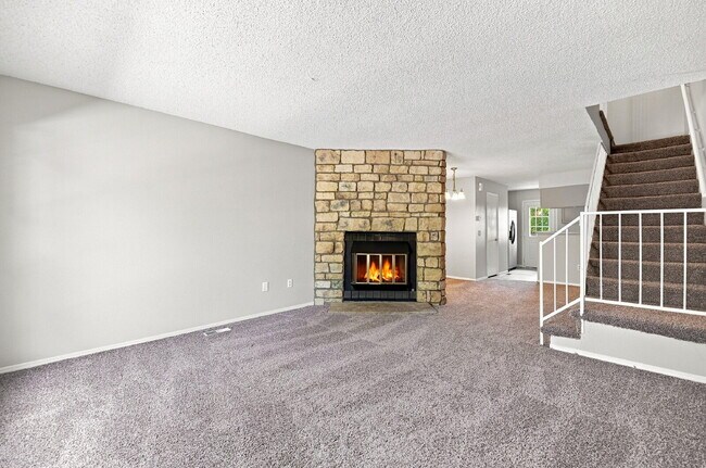 Building Photo - $1,895.95 - 2 Bed 1.5 Bath Townhome in Westminster with In Unit Laundry!