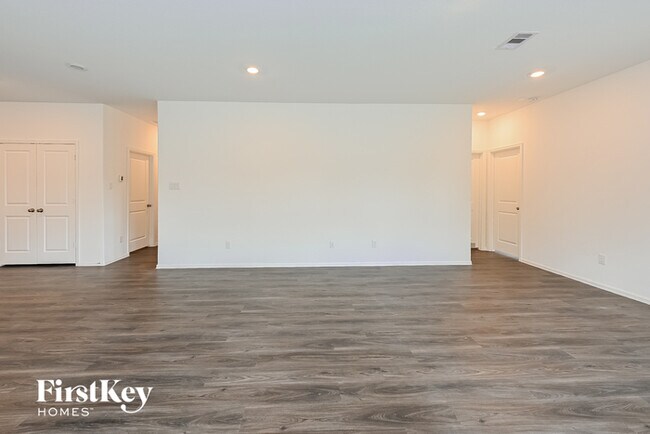 Foto del edificio - 5228 Pine Pass Dr