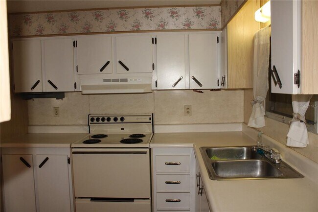 Foto del edificio - 204 50th Ave Dr W