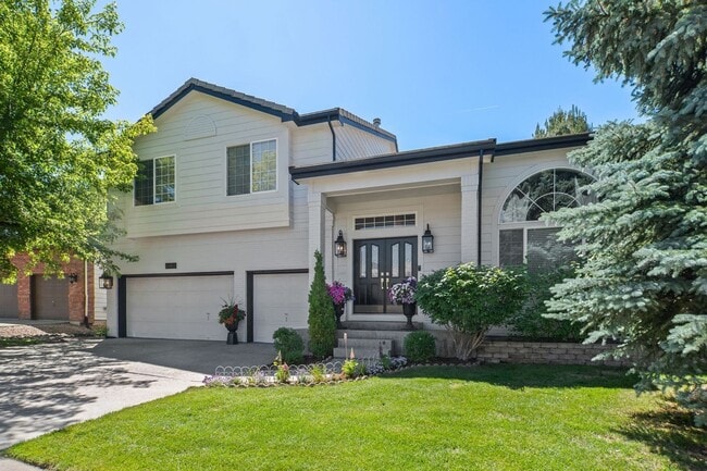 Building Photo - Spacious 5BR House in Highlands Ranch