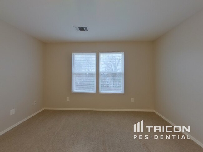 Building Photo - 6446 Ridgeview Commons Drive Charlotte NC