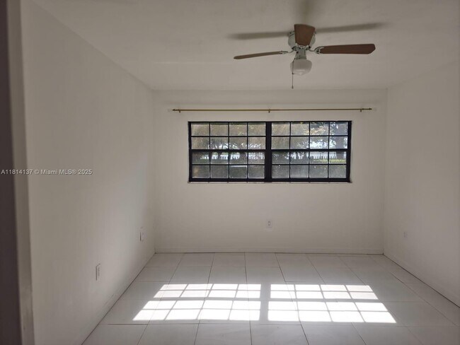 Foto del edificio - 19055 NW 62nd Ave