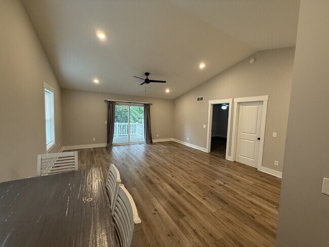 Foto del edificio - 3 bed, 2 bath Townhouse SE Grand Rapids