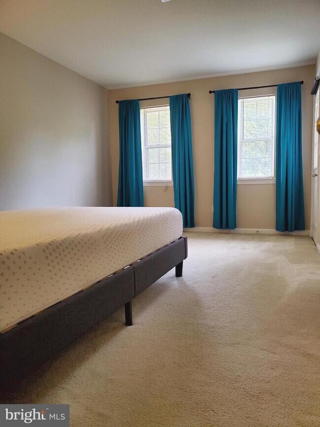 14903 Rydell Rd Unit 204, Centreville, VA 20121 Room for Rent in