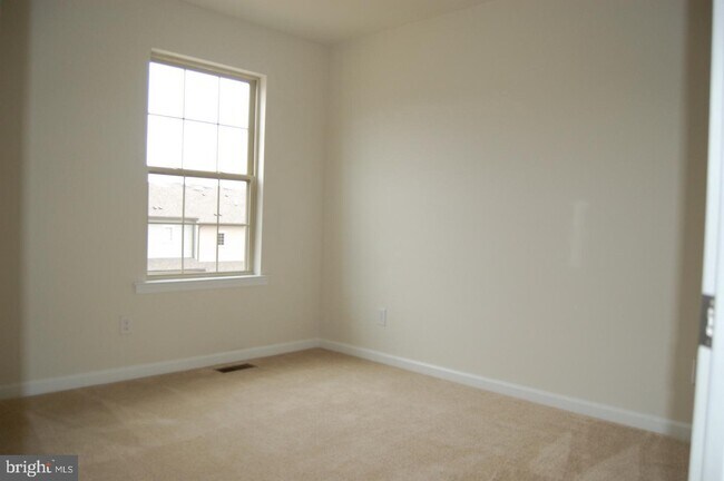 Building Photo - 28 Par Ln