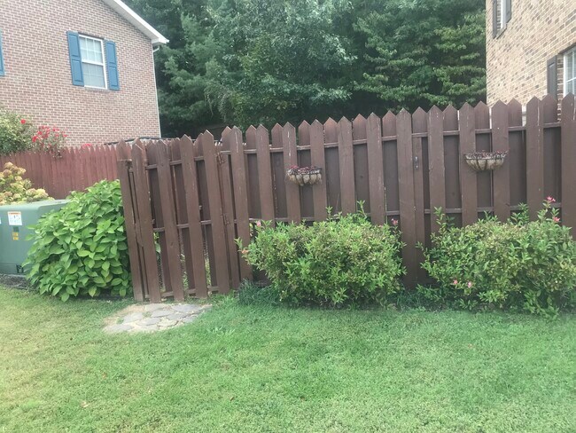 Enclosed Side Yard - 2365 Breckenridge Ct