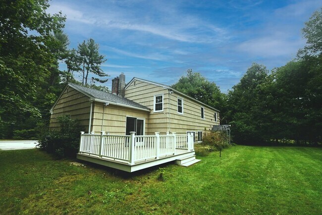 Building Photo - 17 Howell Rd