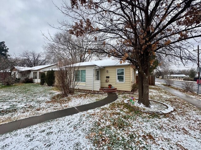Building Photo - August 2025 Prelease. Remodeled Four Bedro...