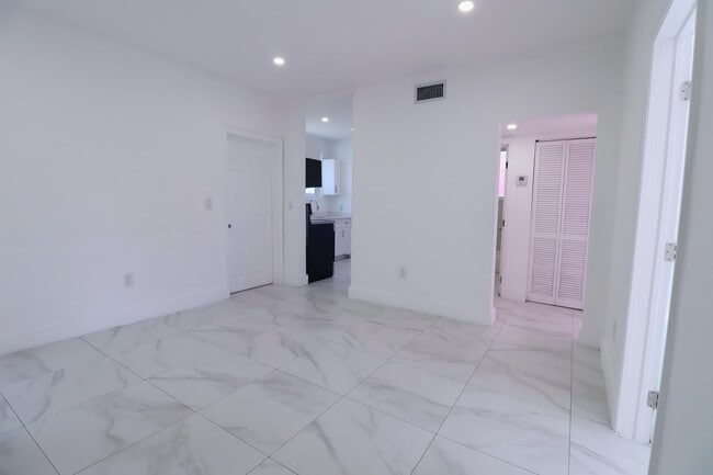 Foto del edificio - 3025 NW 8th Ave