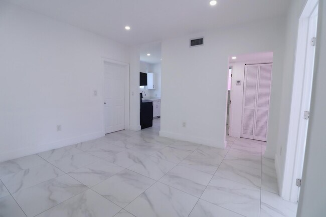 Foto del edificio - 3025 NW 8th Ave