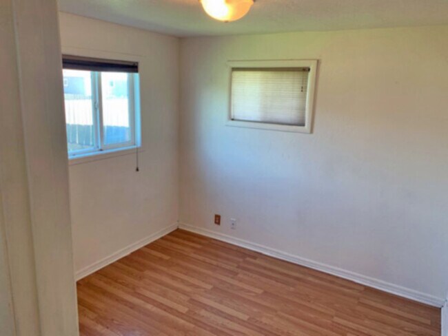 Building Photo - Mid-Springfield 2 bedroom house near Wal-mart