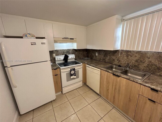 Foto del edificio - 4205 N University Dr