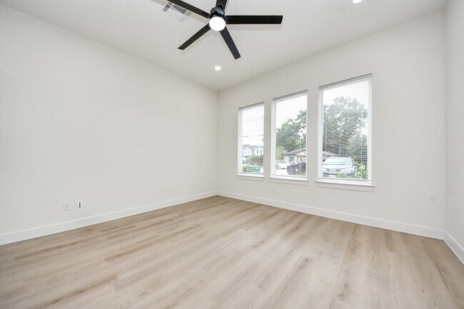 Foto del edificio - 8324 Corinth St