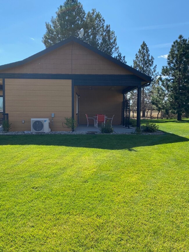 Building Photo - 228 Trails End