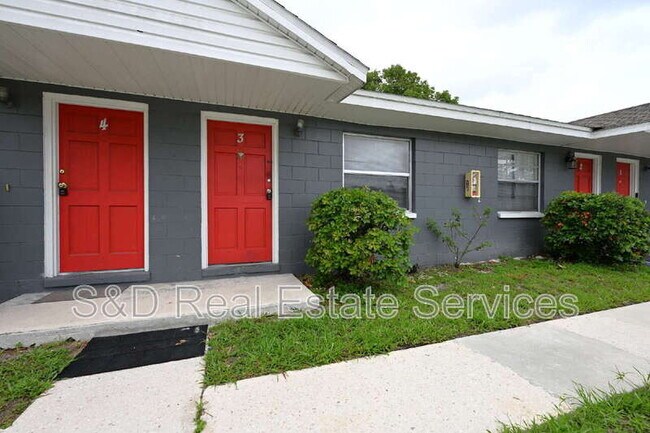 Building Photo - 613 Robin Rd