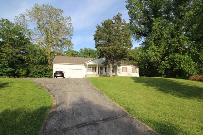 Foto del edificio - 1458 N Bluff Rd