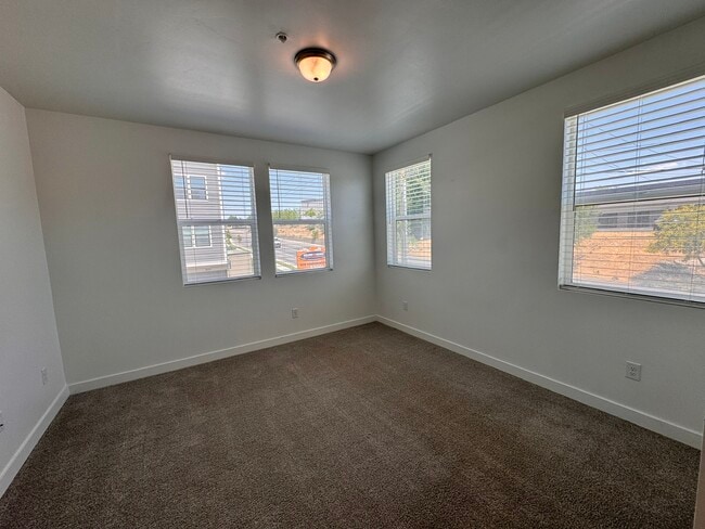 Primary bedroom - 8395 S Iris Lumi Ln