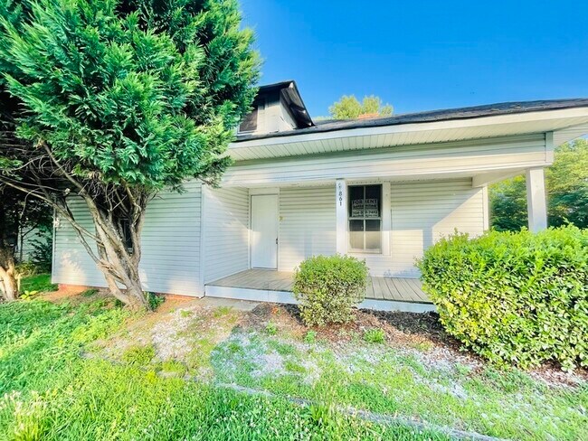 Foto del edificio - 861 Old Charlotte Rd SW