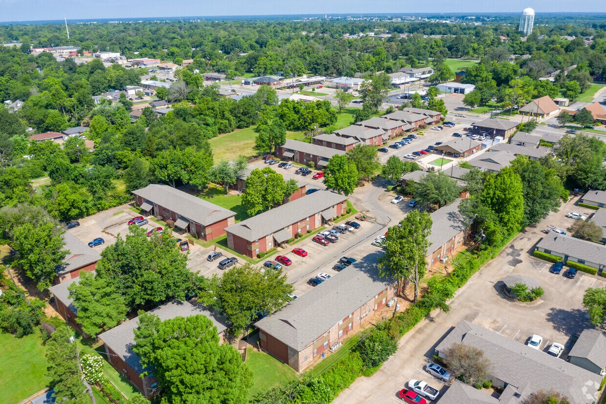 Regency Apartments Apartments in Paris, TX
