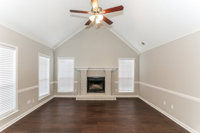 Building Photo - 5896 Pipers Green Ln