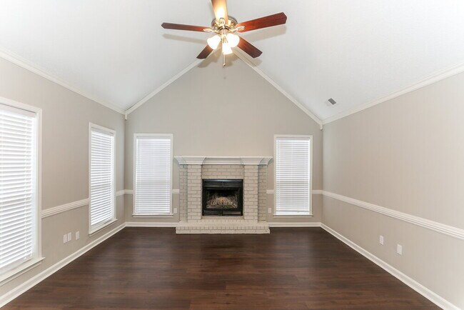 Foto del edificio - 5896 Pipers Green Ln