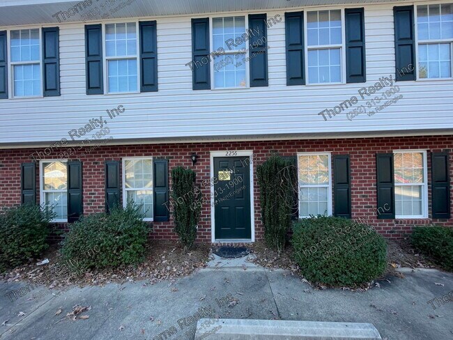 Building Photo - 2256 Sherwood Ave