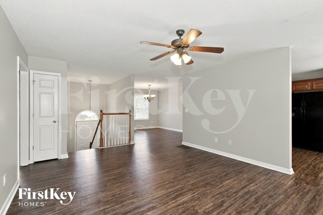 Building Photo - 1011 Hickory Cir