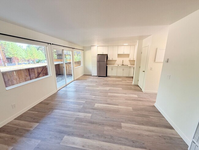 Foto del edificio - 2 bed 1 bath apartment for rent in South Lake Tahoe