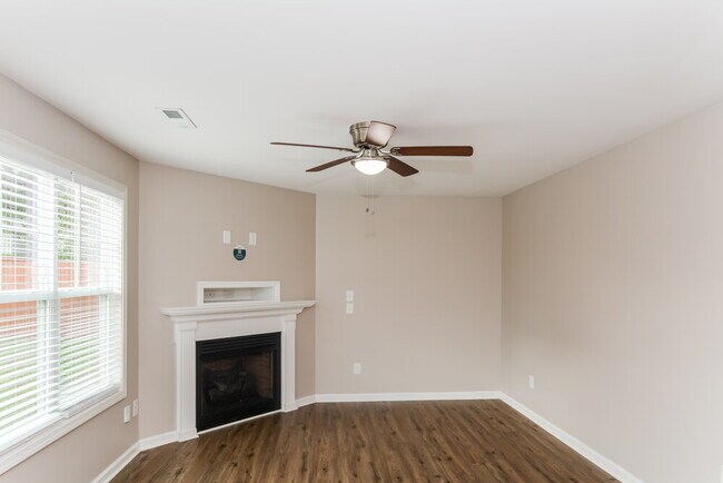 Foto del edificio - 1218 Braemar Highland Dr