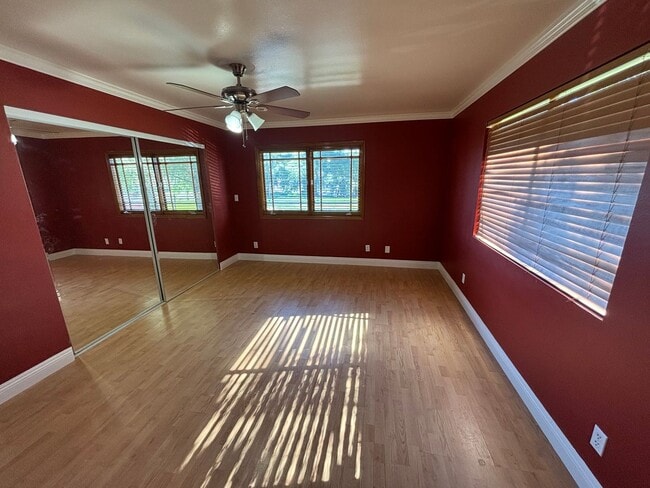 Building Photo - Single-Story Horse Property on 2 Acres in Canyon Country!