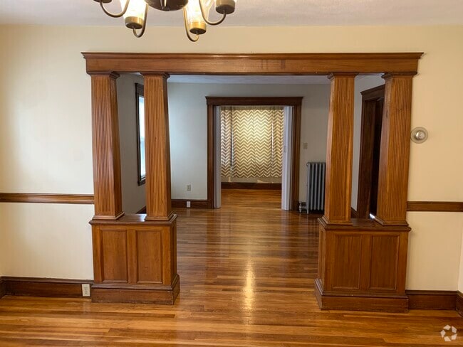 Building Photo - 33 Estey St