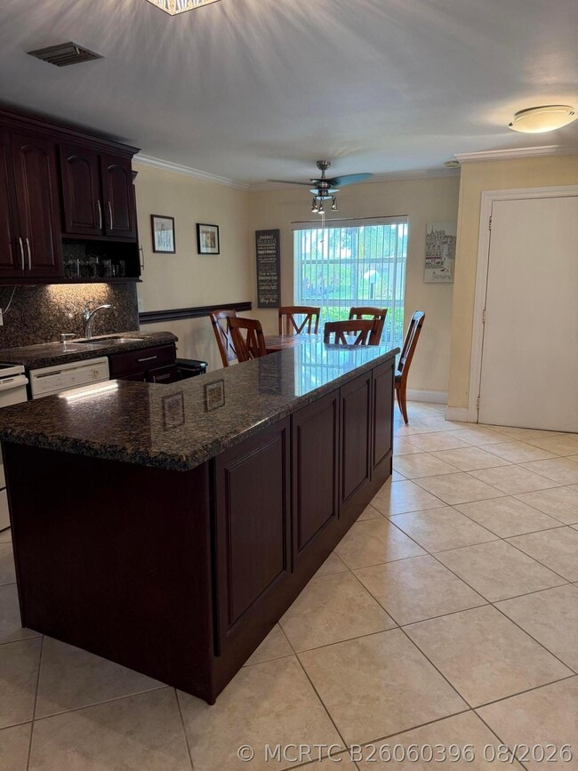 Building Photo - 8857 Bella Vista Dr