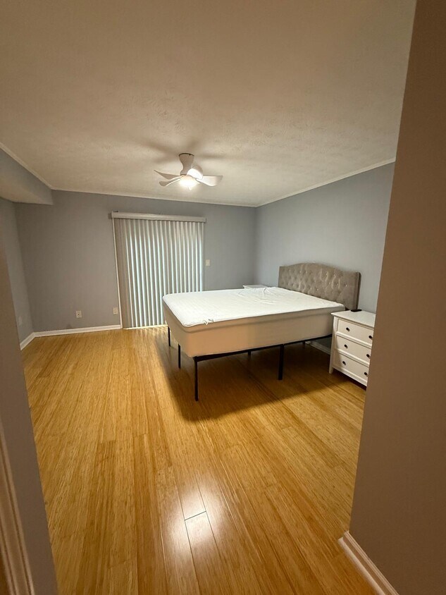 Foto principal - 202 Dunbar Dr