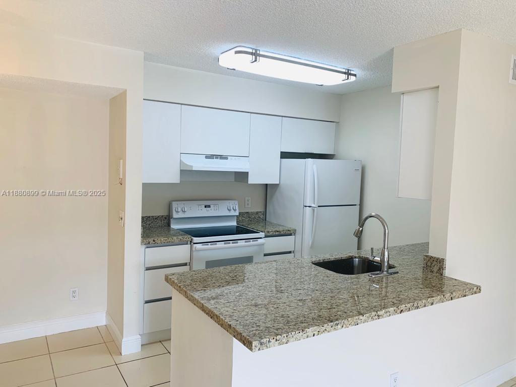Foto principal - 10477 NW 7th St