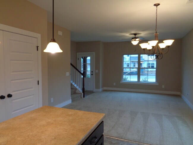 Foto del edificio - Town home for rent! Available to View with 48 Hour Notice!!!