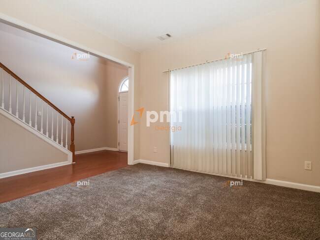 Foto del edificio - 1311 Vine Cir